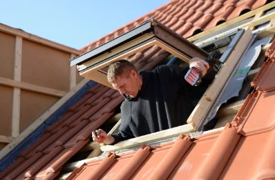 Pose de fenêtres de toit Velux à Dourbies